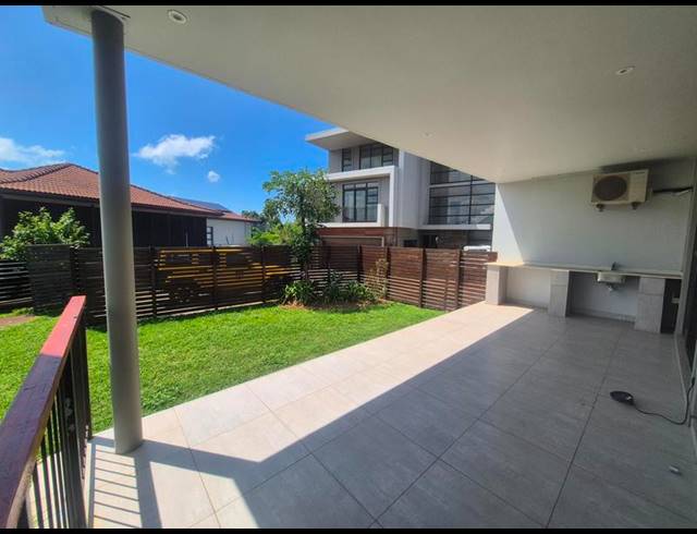 6 BEDROOM TOWNHOUSE FOR SALE IN IZINGA RIDGE